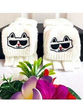 KARL LAGERFELD ~ Cozy Off-White Gloves wi/Logo Cat Design Fold Over Finger Cover
